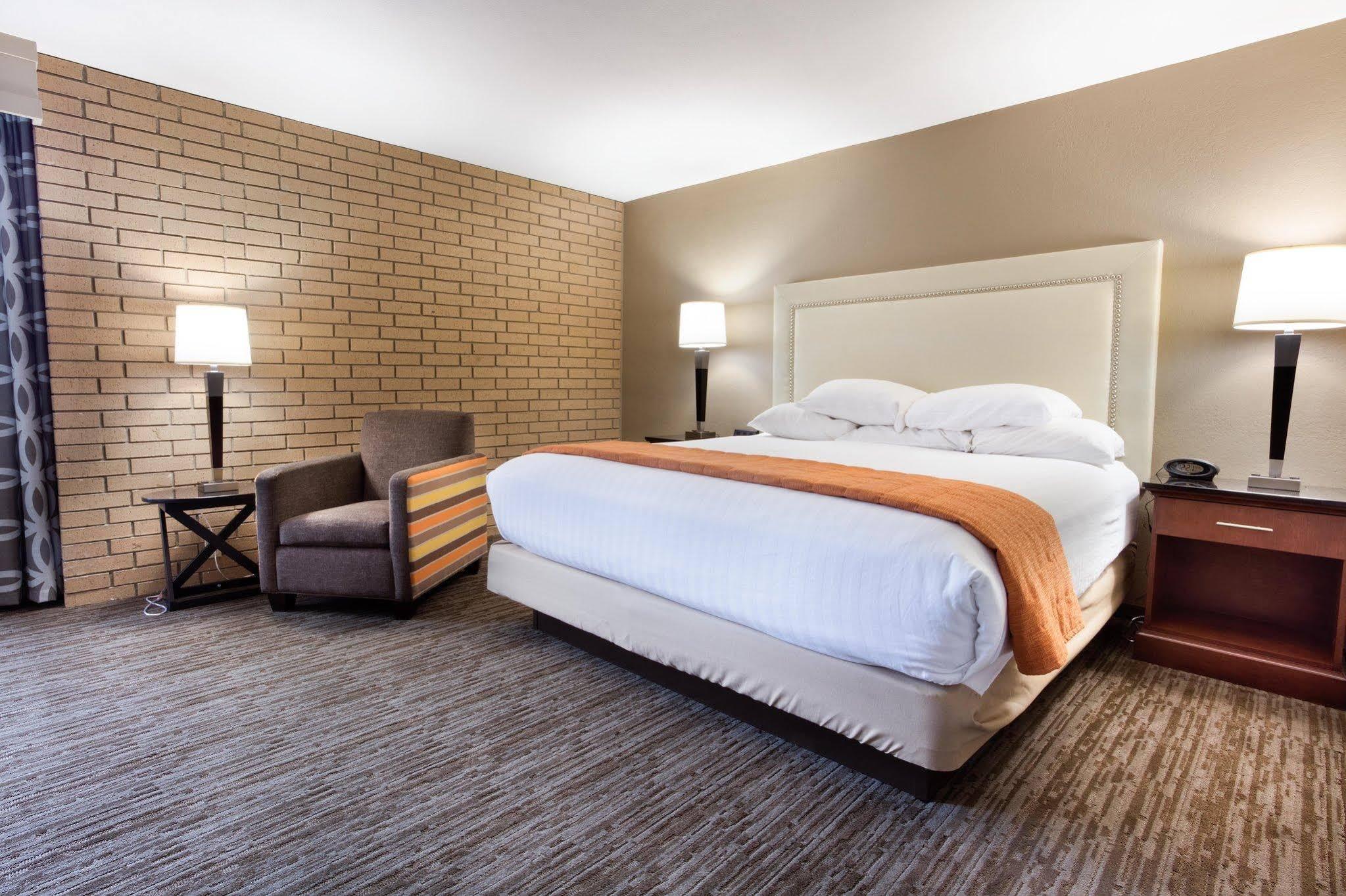 Drury Inn & Suites Kansas City Airport Ngoại thất bức ảnh