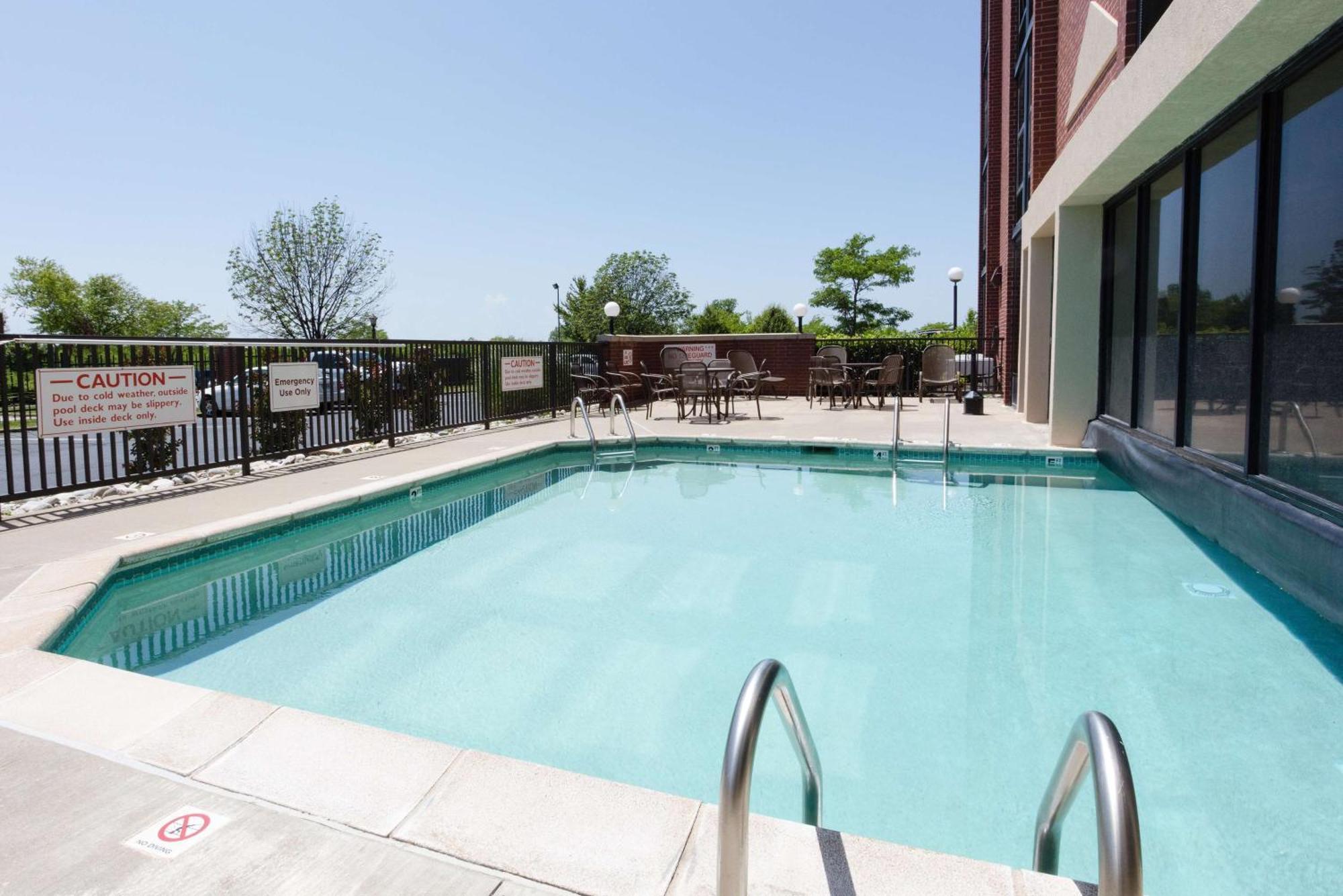 Drury Inn & Suites Kansas City Airport Ngoại thất bức ảnh