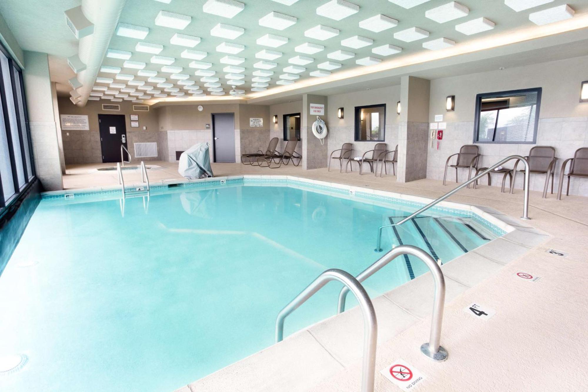 Drury Inn & Suites Kansas City Airport Ngoại thất bức ảnh