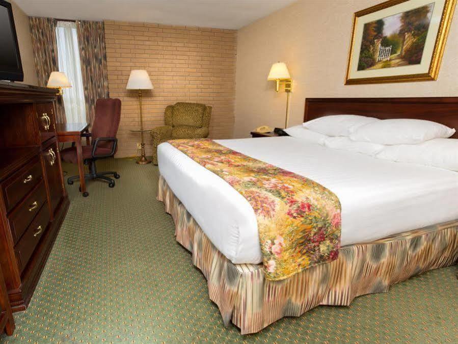 Drury Inn & Suites Kansas City Airport Ngoại thất bức ảnh